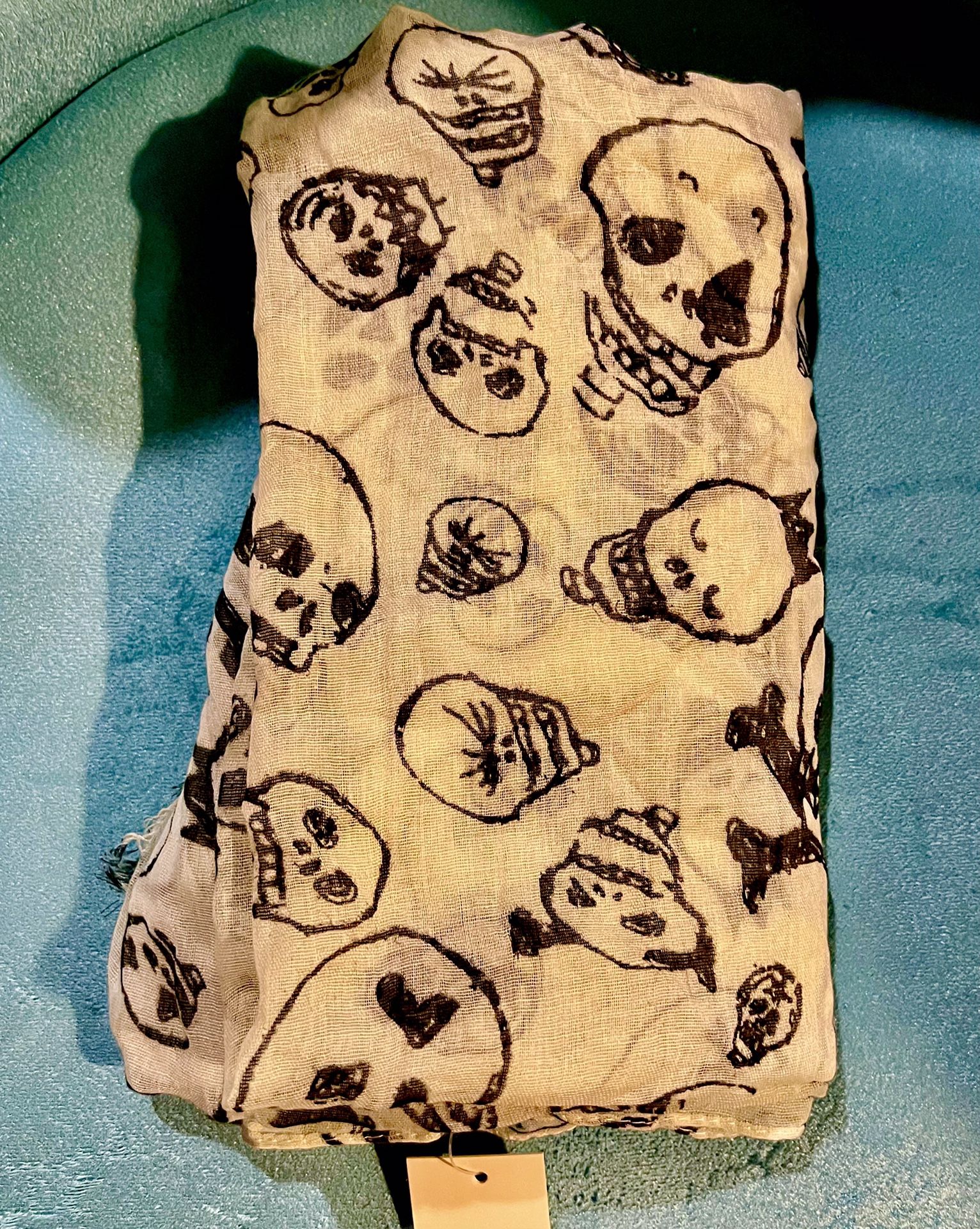 Skull scarf 4x6 brand new item