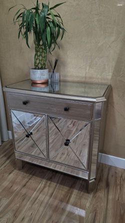 Mirror dresser