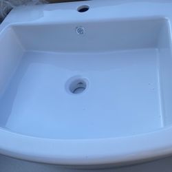 White Bathroom Sink deep 3