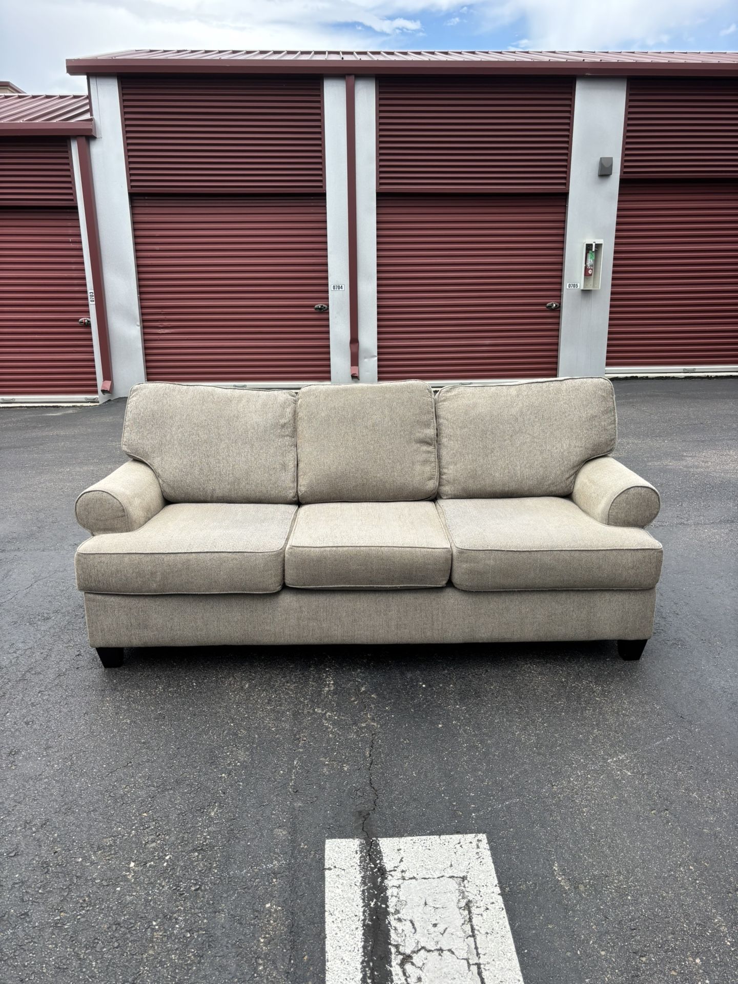 **FREE DELIVERY** Beautiful Modern Beige 3 Seater Couch 