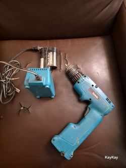 Vintage Makita Cordless Driver Drill 6095D 9.6V Kit w Fast Charger 2 Batteries