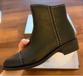Flat Women boots size 9