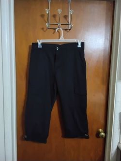 Ladies Large Capri Cargo Pants.  Like New