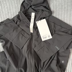 Women’s Size 2 LULU lemon Windbreaker XXS