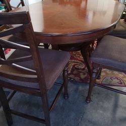 Classic Oval Dinette Set