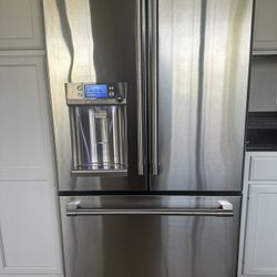 CAFÉ™ ENERGY STAR® 22.1 Cu. Ft. Smart Counter-Depth French-Door Refrigerator with Hot Water Dispenser