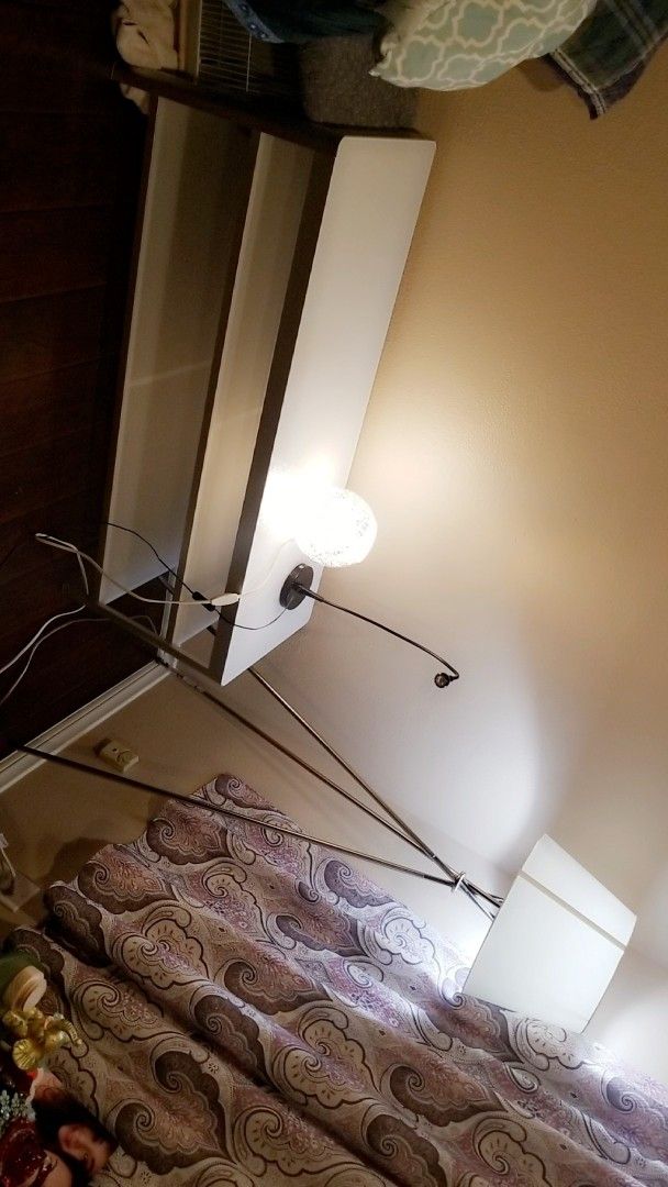 TV White Glass Stand BEOUTIFUL