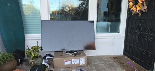 Insignia 57 Inch Flat Tv. Smart 