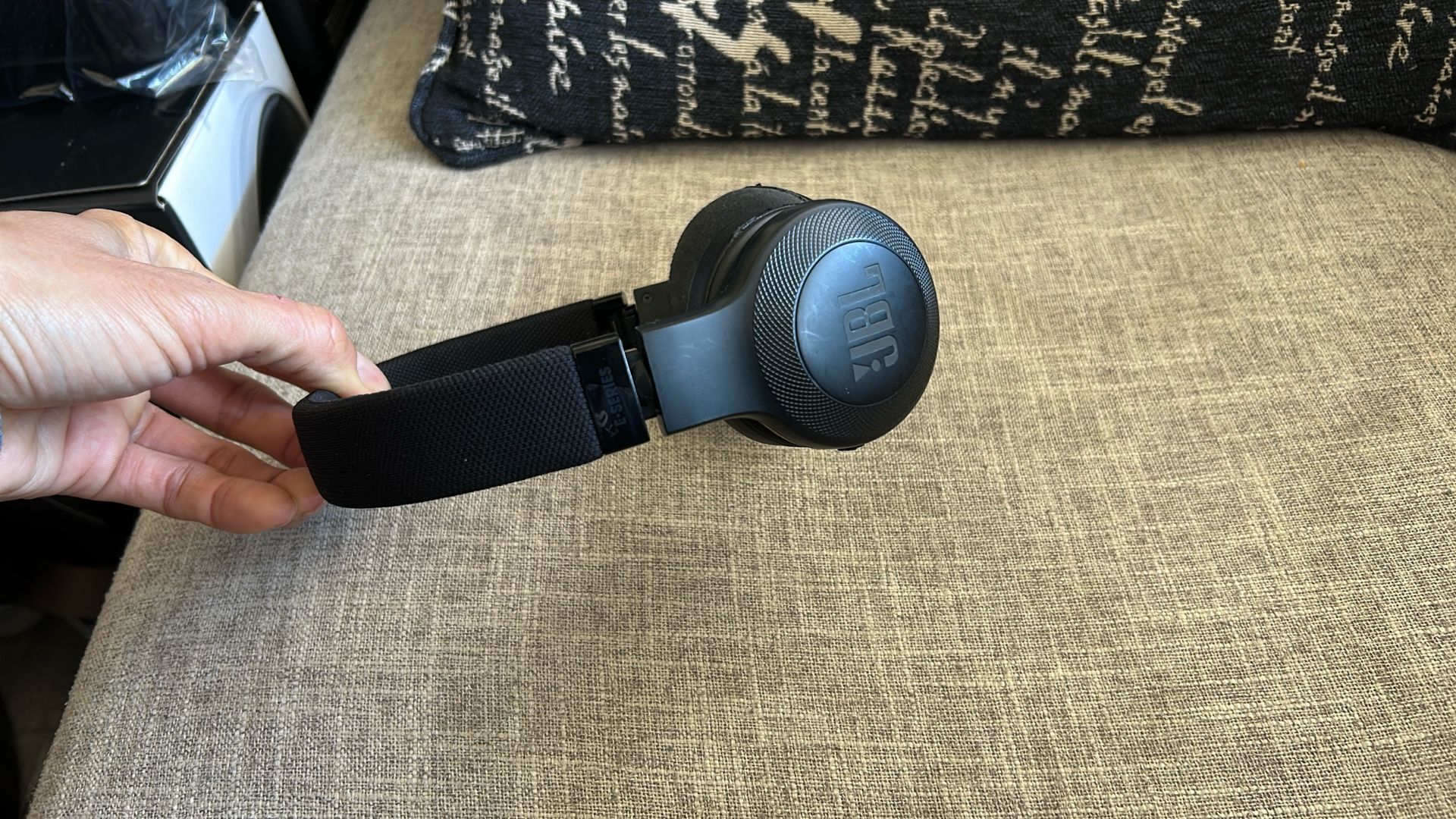 JBL Ear Headphones E45BT