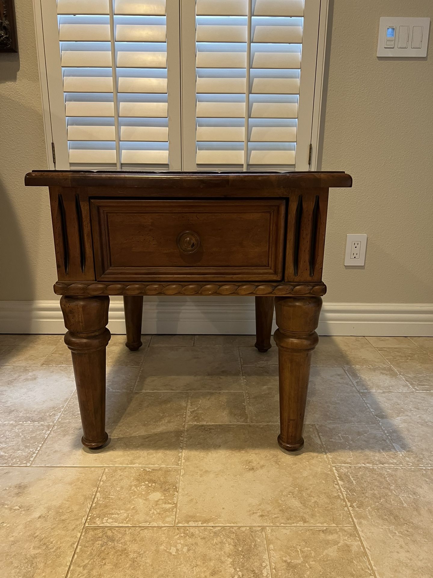 Thomasville End table