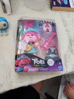 DreamWorks Trolls World Tour Pop-to-Rock Poppy

