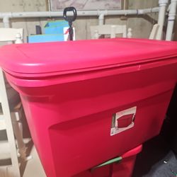 Sterlite 30 Gal Red TOTE 