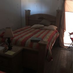 8 Pieces Queen Size Bedroom Set