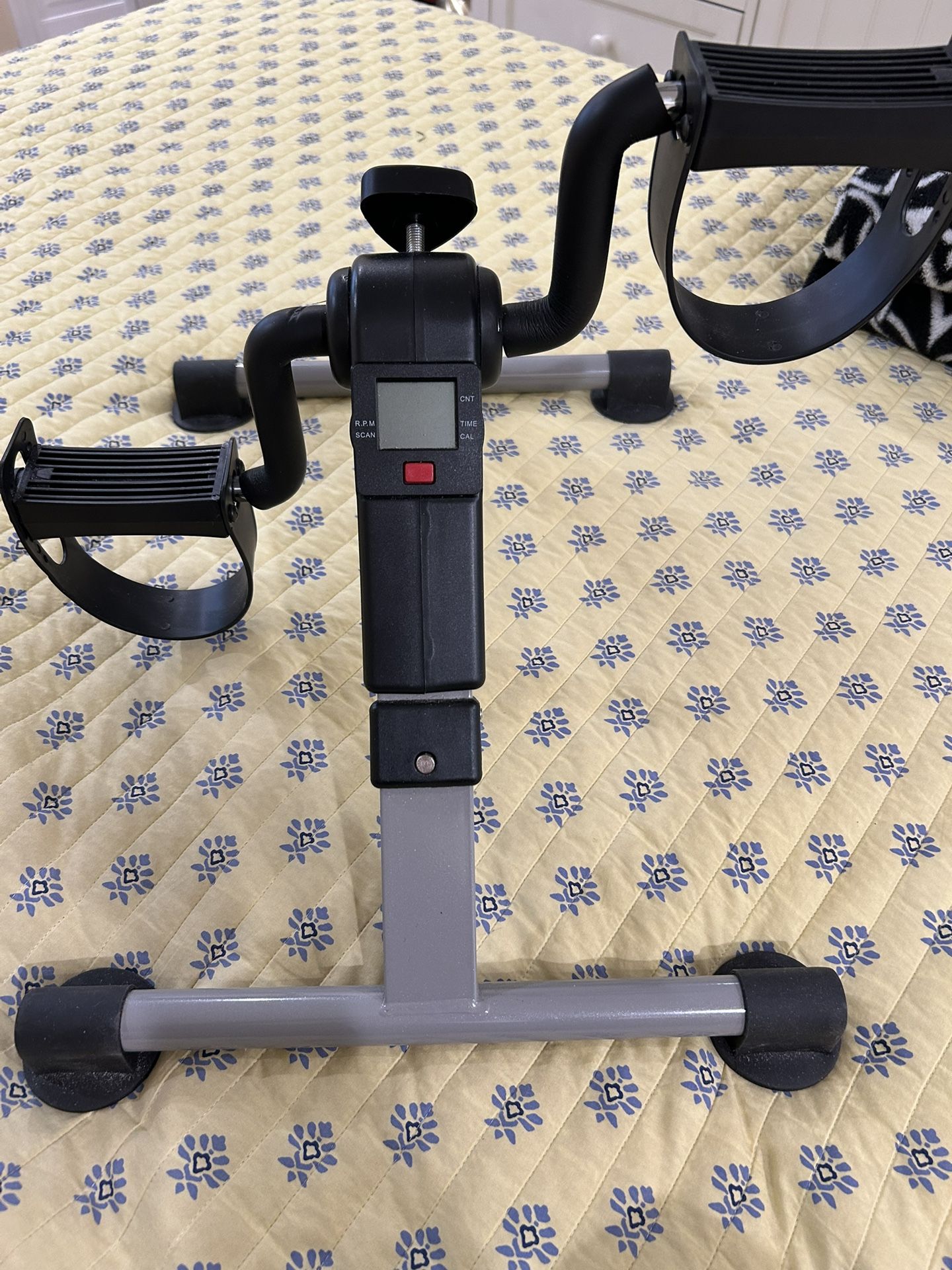 Portable Mini Cycling Exercise Pedal.