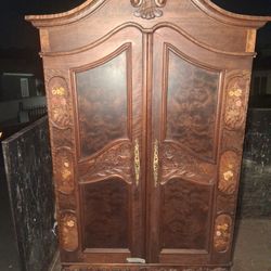 (Vintage!!) Beautiful 1989 Solid Wood Furniture Piece 