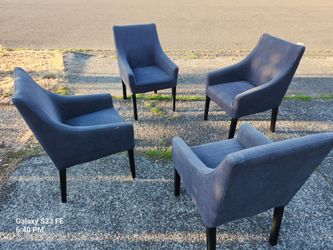 Nice 4 chairs good codition