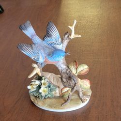 Vintage Andrea by Sadek bluebird figurine hand-painted porcelain. Made 
in Japan.
Features the bird perched on a branch. Pre-owned, good shape, has co