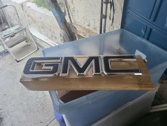 GMC BLACK EMBLEM 