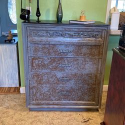 Beautiful Vintage Sonoma Country Elm Style True wood 5 Drawer Tall Boy Dresser In Good Working Condition