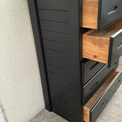 4 Big Drawers Dresser 