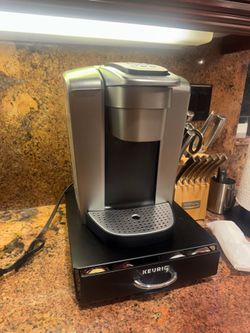 Keurig + pods and pod holder