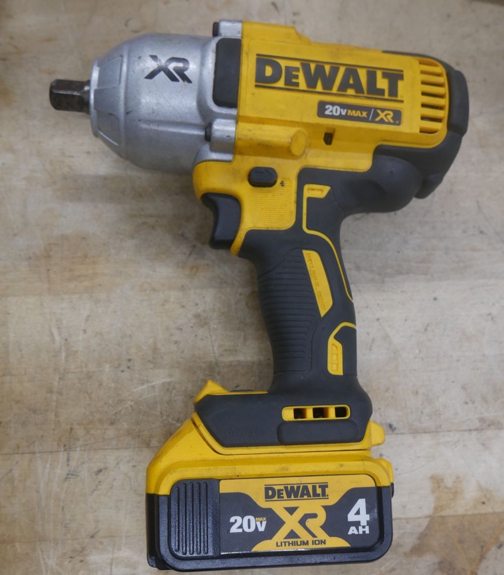 Dewalt DCF889 20v impact wrench & 4.0ah battery 888397-1