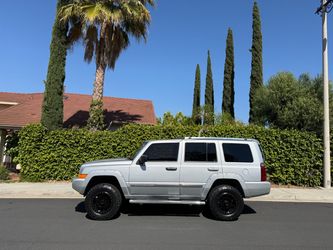 Jeep Commander SUV – Lifted with Off-Road Tires