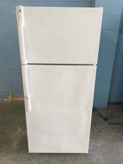 GE 17 Cubic Foot Refrigerator