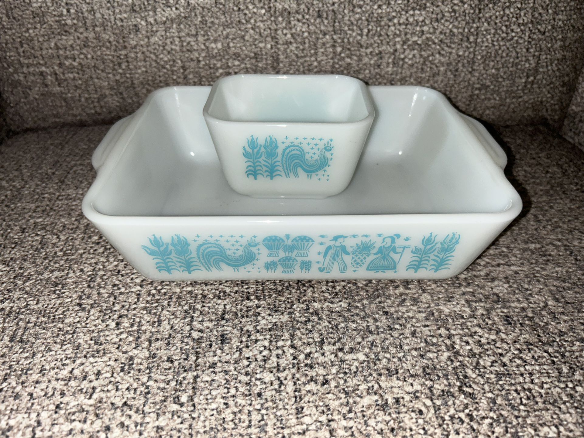 Pyrex Amish Butterprint Refrigerator Containers 503 and 501 (no lids)