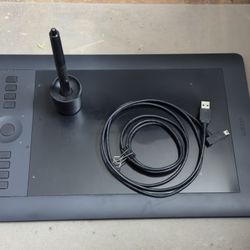 Wacom Medium PTH651 Intuos Pro Pen and Touch Tablet