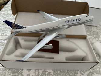 PacMin 1/200 United Boeing 747-400