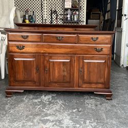Vintage solid wood buffet/sideboard with hutch! Two pieces. L55xD19xH36”/76” w/hutch
