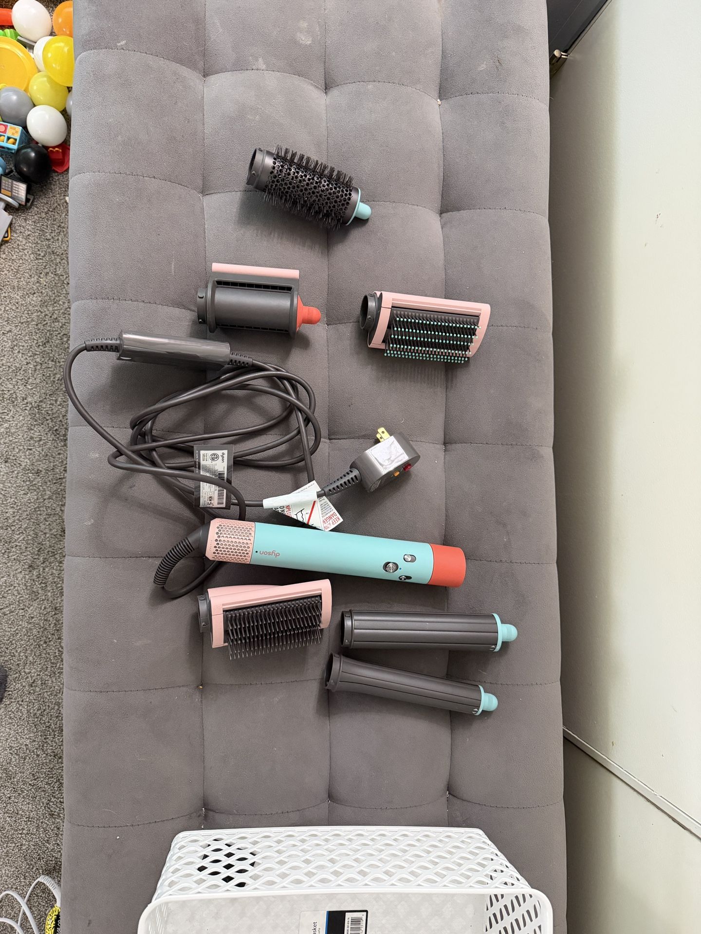 Dyson airwrap Color Pop