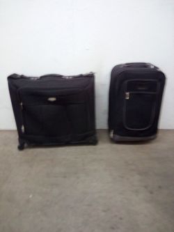 2 rolling suit cases for $25 pickup 3-8:30 pm rainbow/Charleston cash only read description