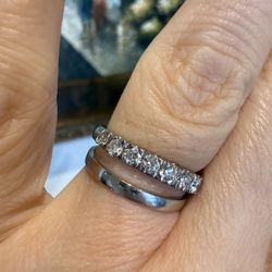 Platinum Ring Band With Natural Diamonds 