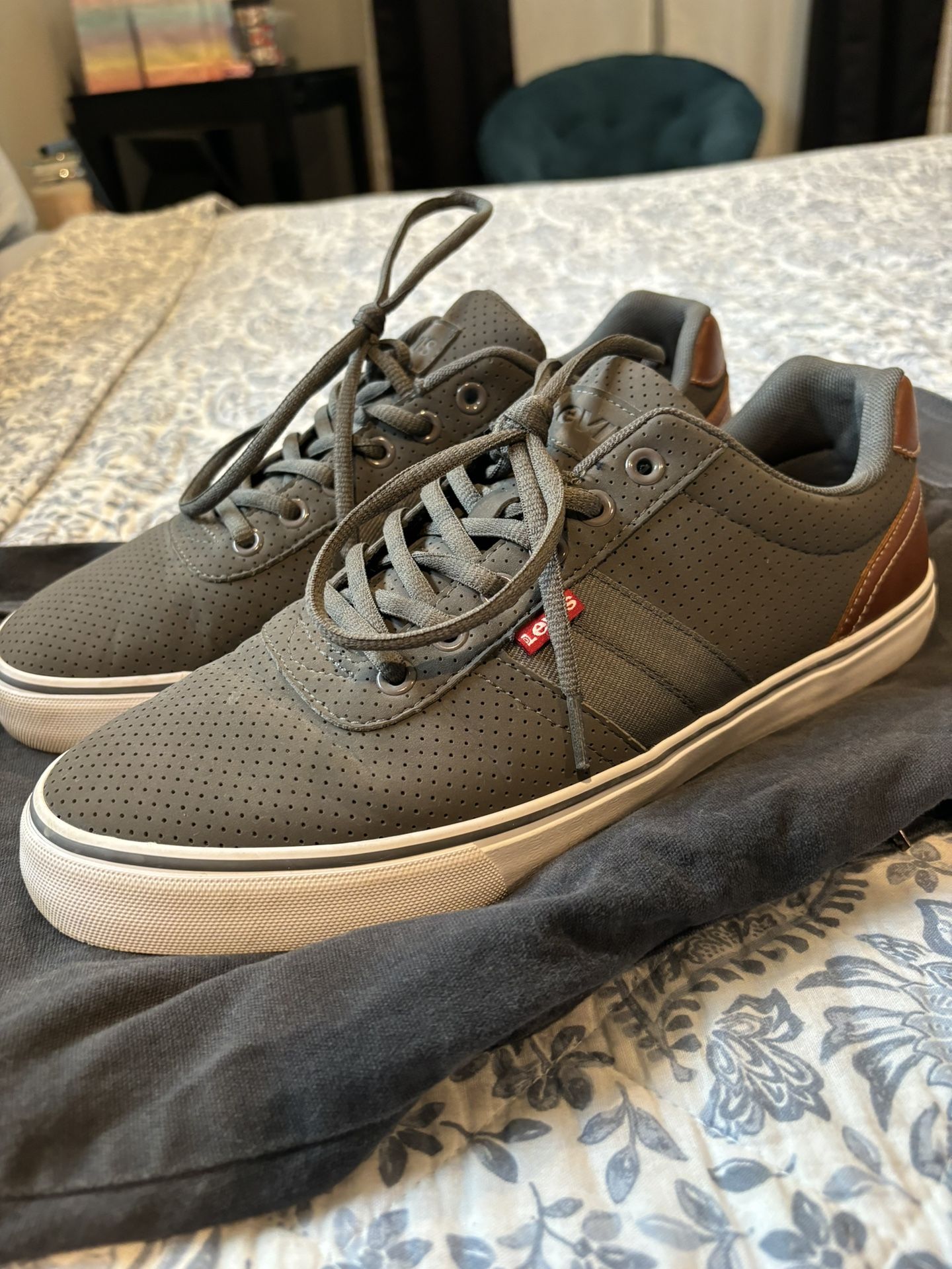 Levis Men’s Shoes Size 10