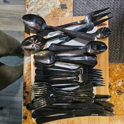 8 pc Black Silverware set