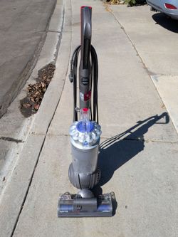 Nice Dyson Animal + Upright Vacuum Cleaner