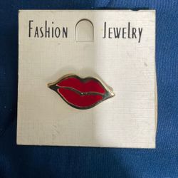 Kiss Lips Pin