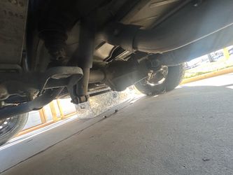 06 gmc savahna rear differential with drive shaft removed already
