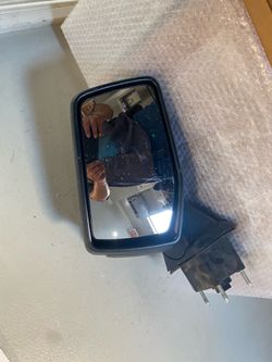 2019-2025 Chevy Silverado right doo mirror