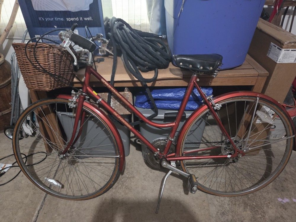 Vintage 70s-80s Schwinn World Tourist Cruiser Bike