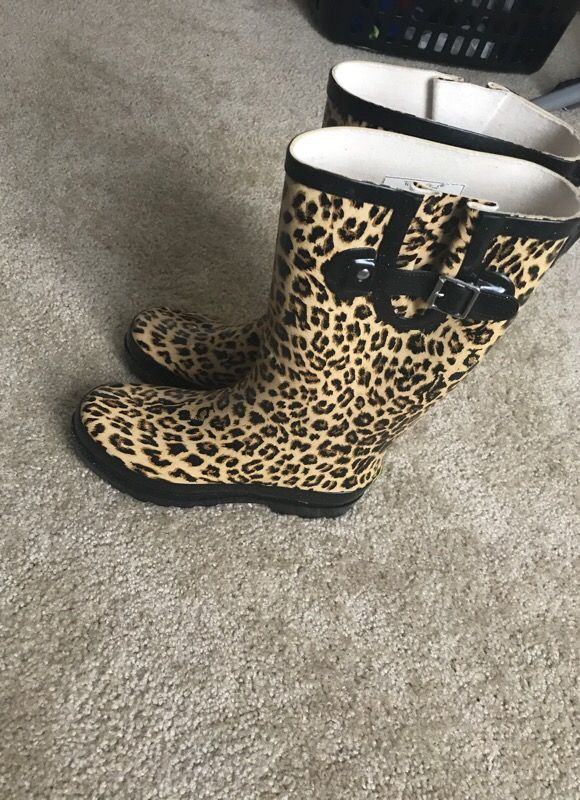 Women’s rain boots