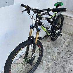 Cannondale Mountain Bike $700 Large 26 Tires