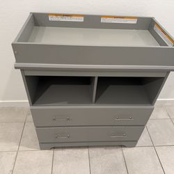 Baby Changing Table/Dresser Combo!!