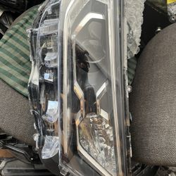 2020 TOYOTA RAV4  RIGHT HEADLIGHT 