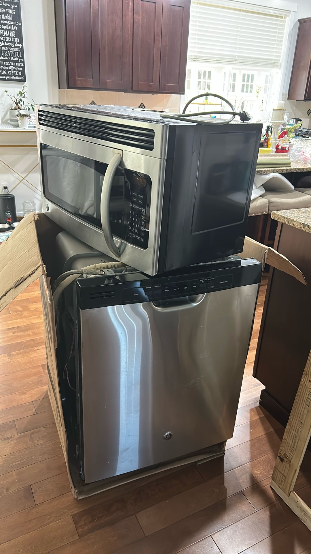 Microwave And Dishwasher 