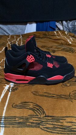 Jordan’s 4 Retro Red Thunder size 12