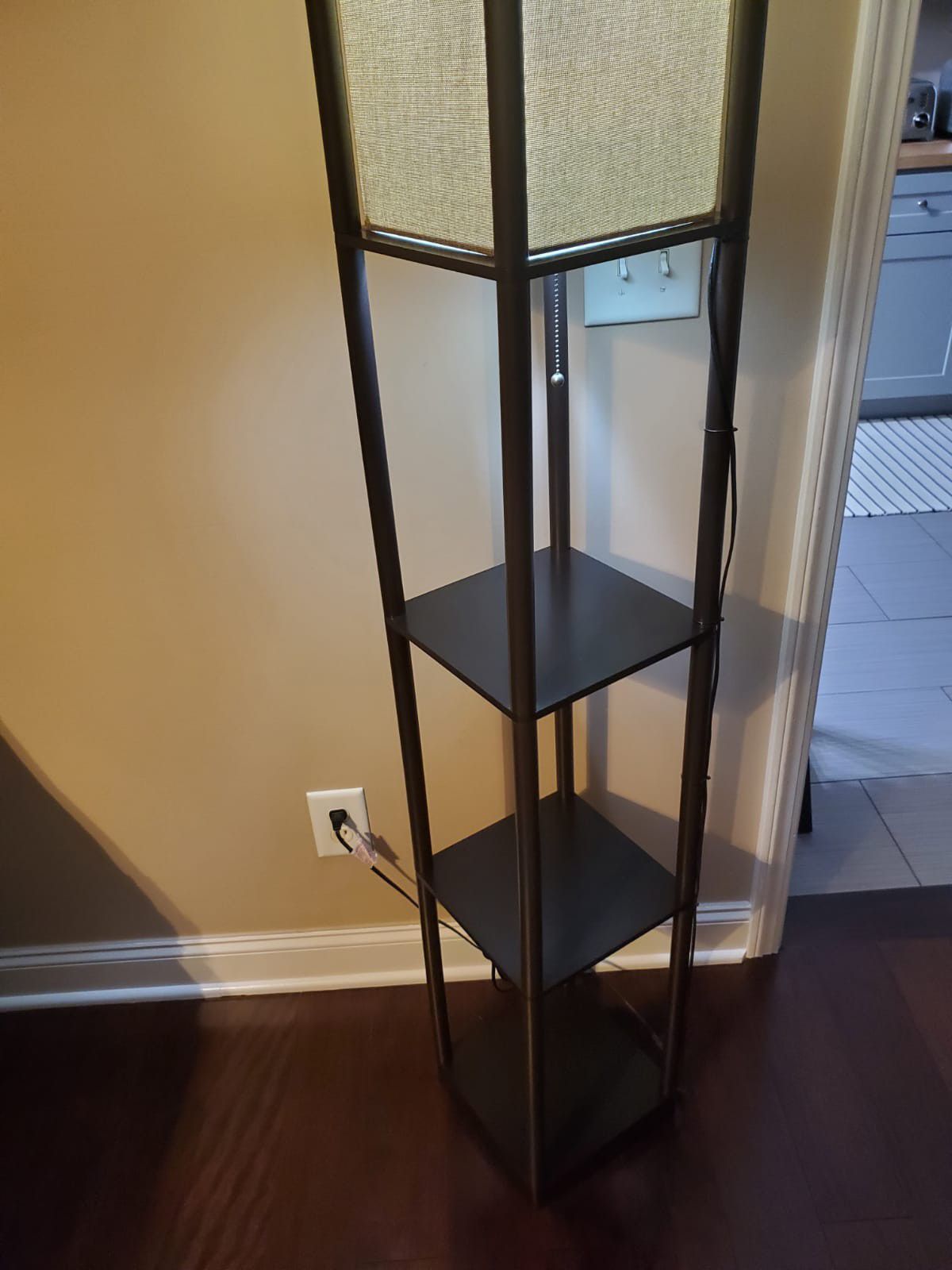 Beautiful lamp stand in good condition