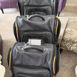 Set of 3 travel luggage